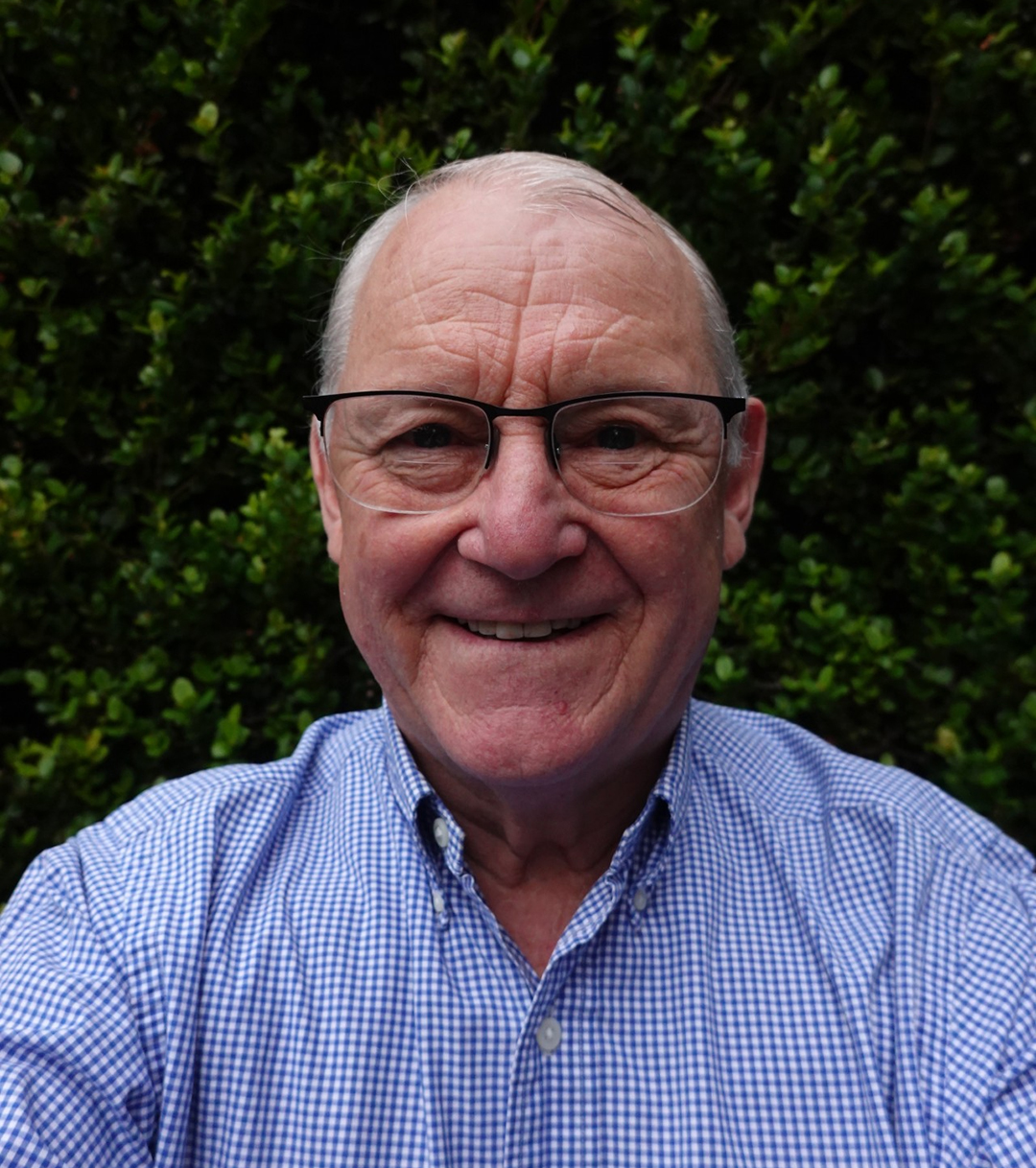 portrait photo of Paul McFarlane author